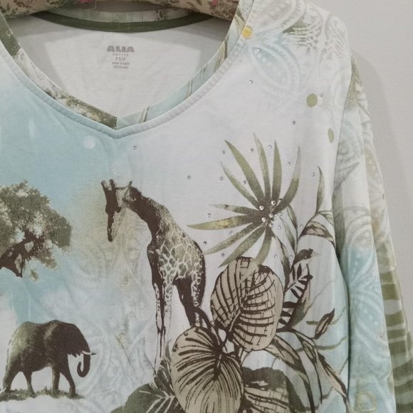 Three-quarter length sleeved graphic top - Picture 2 of 4